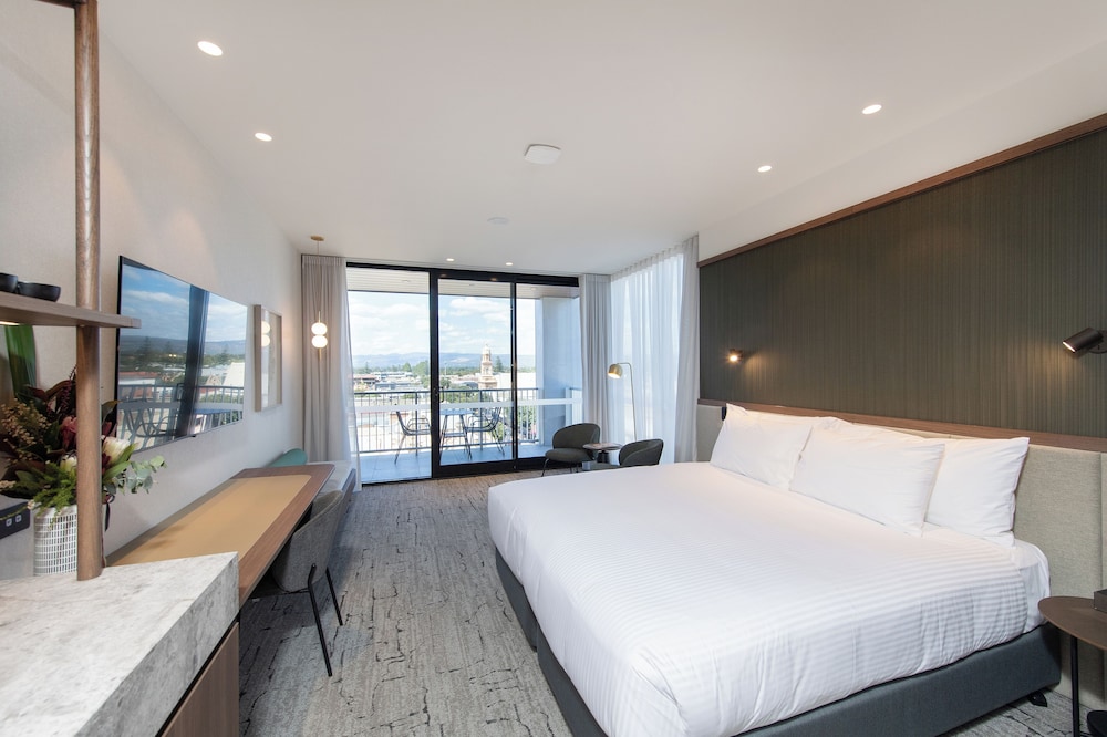 SUPERIOR, KING BED