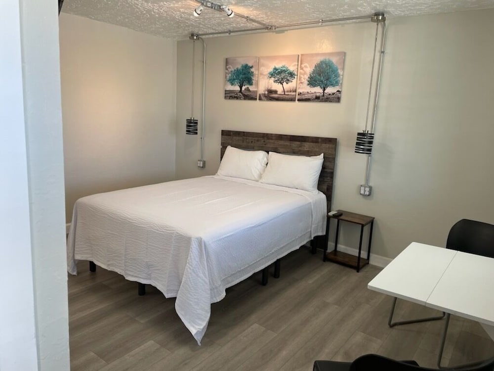 The Sands Motel 11/36