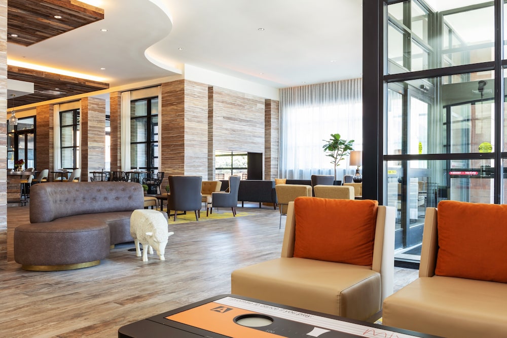Holiday Inn & Suites Nashville Downtown Broadway 13/82