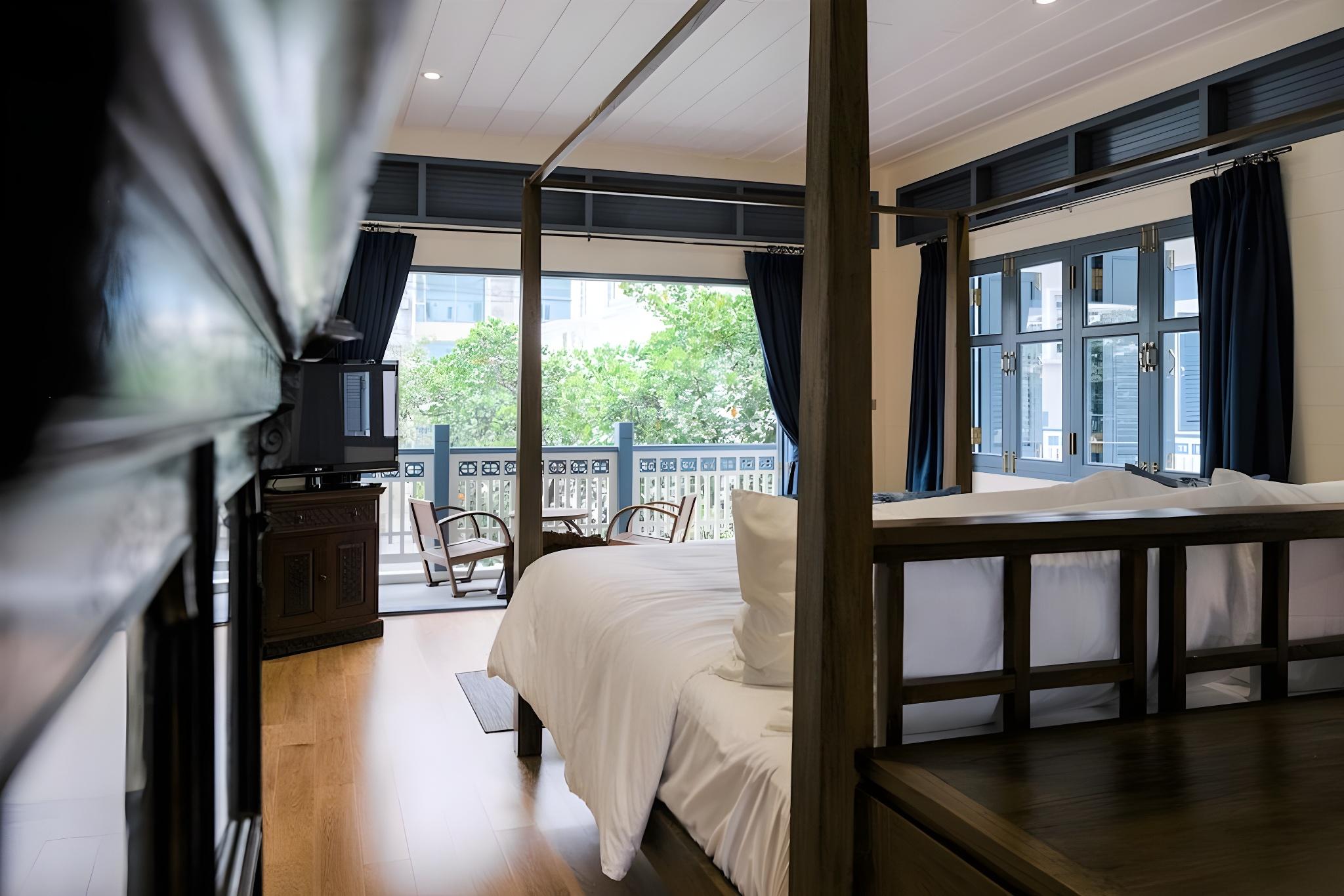 Private, Colonial, Suite