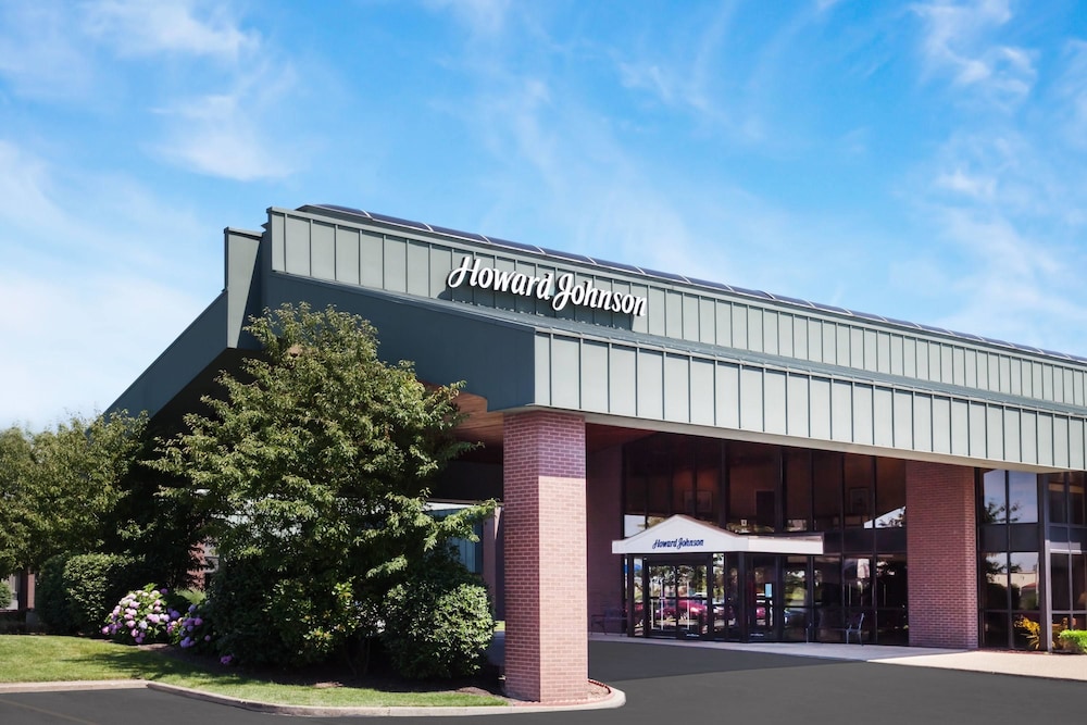 Howard Johnson By Wyndham Evansville East 1/36