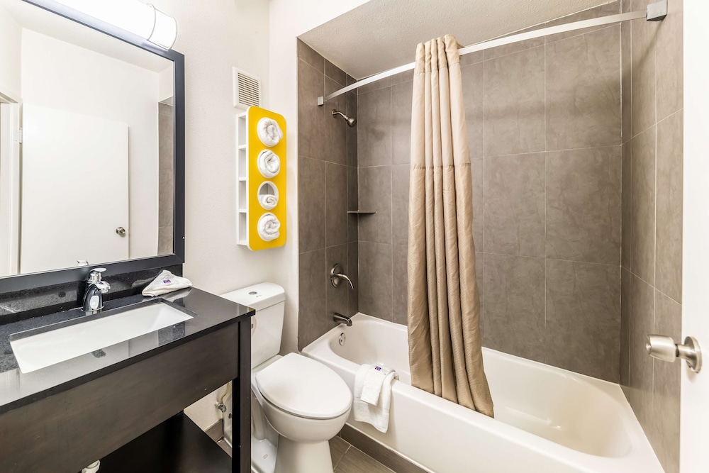 Motel6 Lewisville, TX - Medical City 33/64