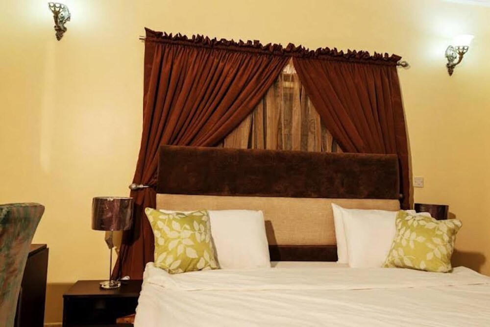 Topaz Luxury Suites & Apartments 13/40