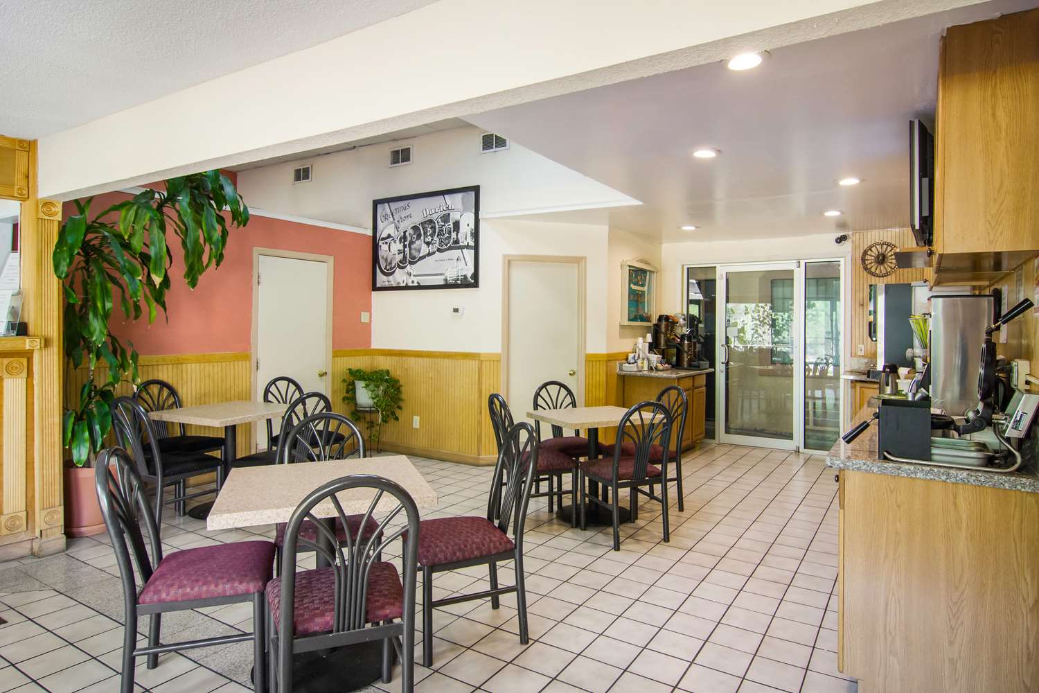 Americas Best Value Inn Darien 32/38