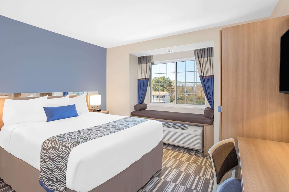 Microtel Inn and Suites By Wyndham Ocean City 7/36