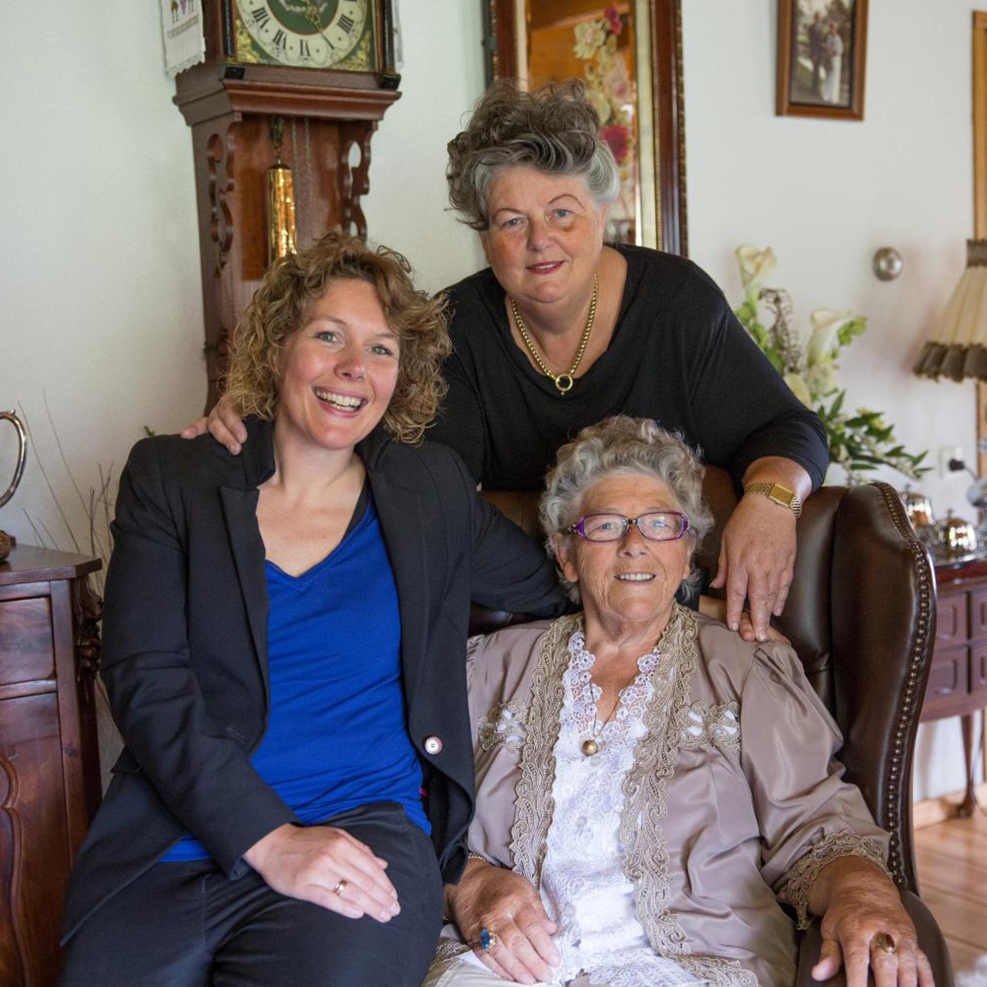 De Dames Van De Jonge Hotel 8/40