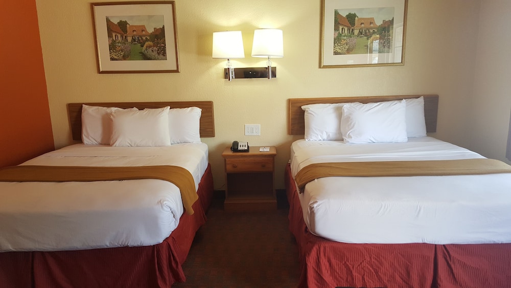 Travelodge by Wyndham Lubbock 12/32