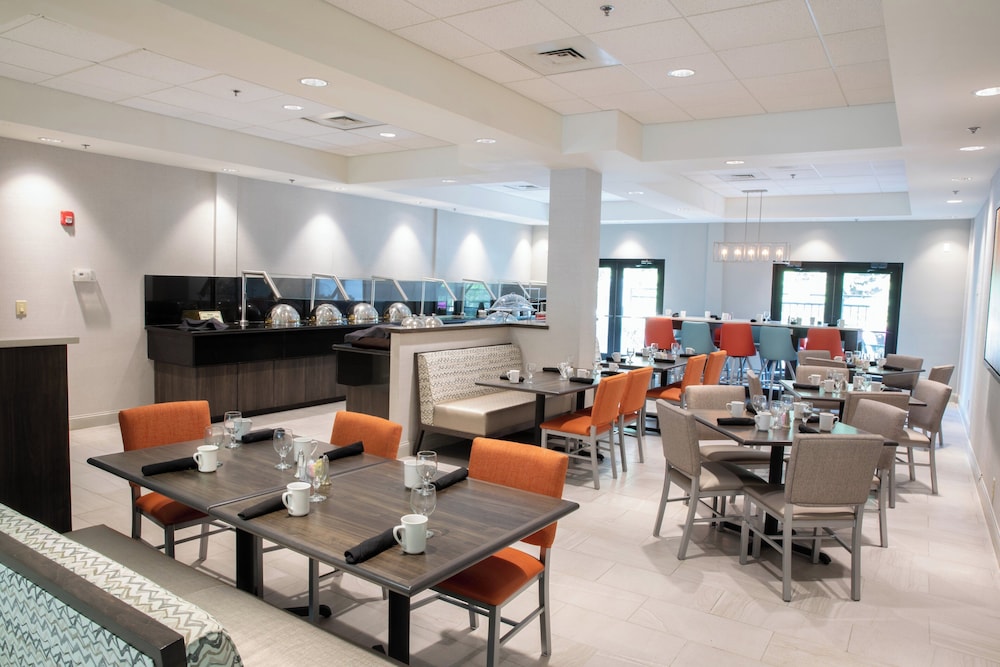 Holiday Inn Hotel And Suites Raleigh Cary I 40 Walnut St 45/68