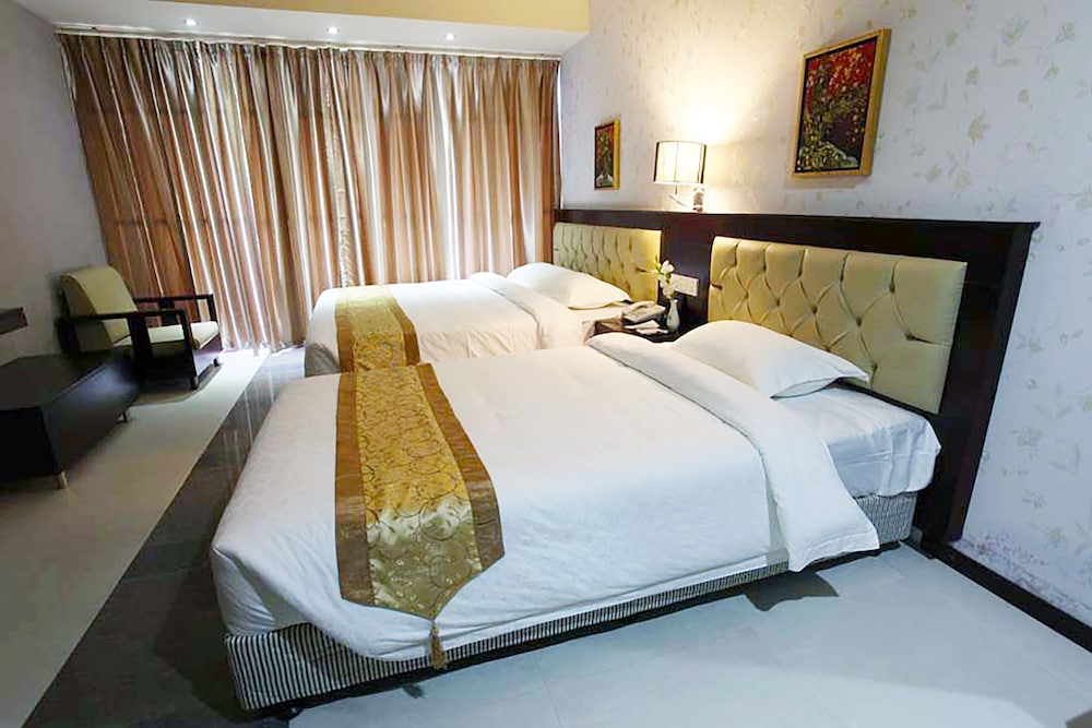 HOTEL THE COX TODAY 32/60