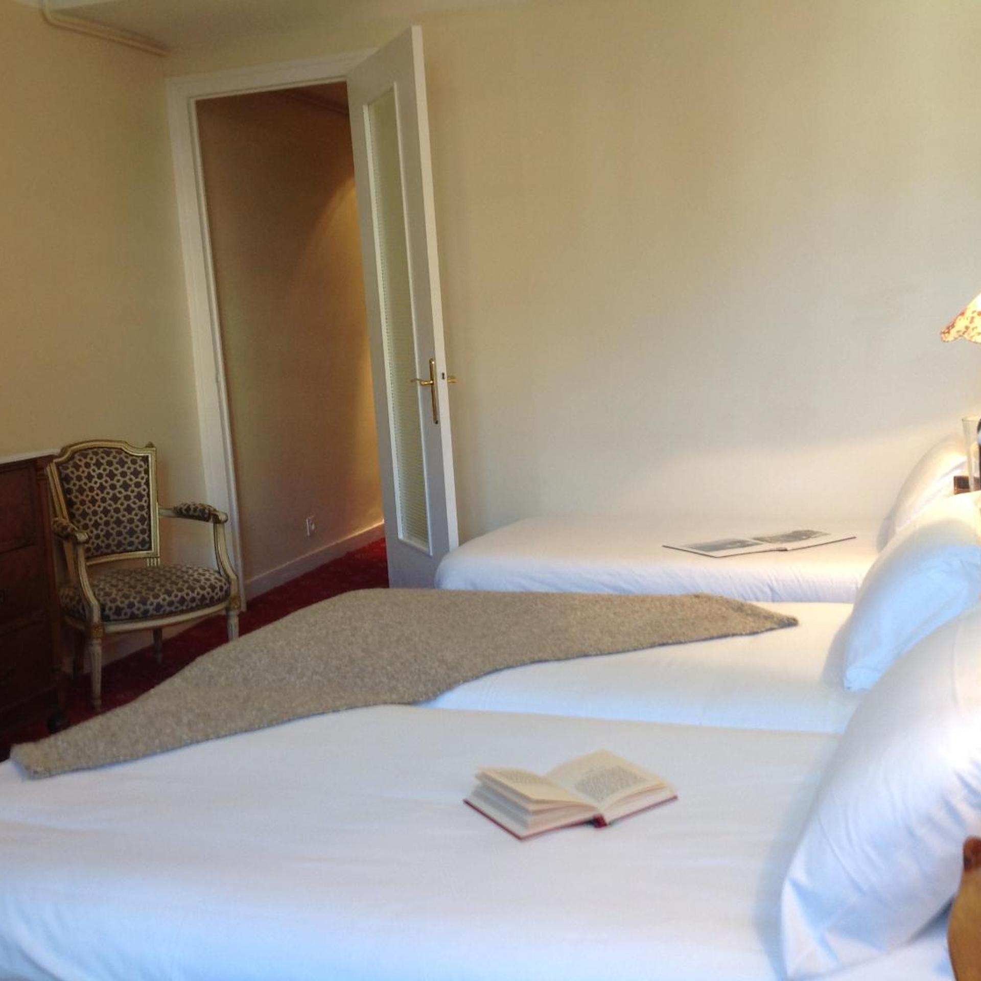 Room, Triple