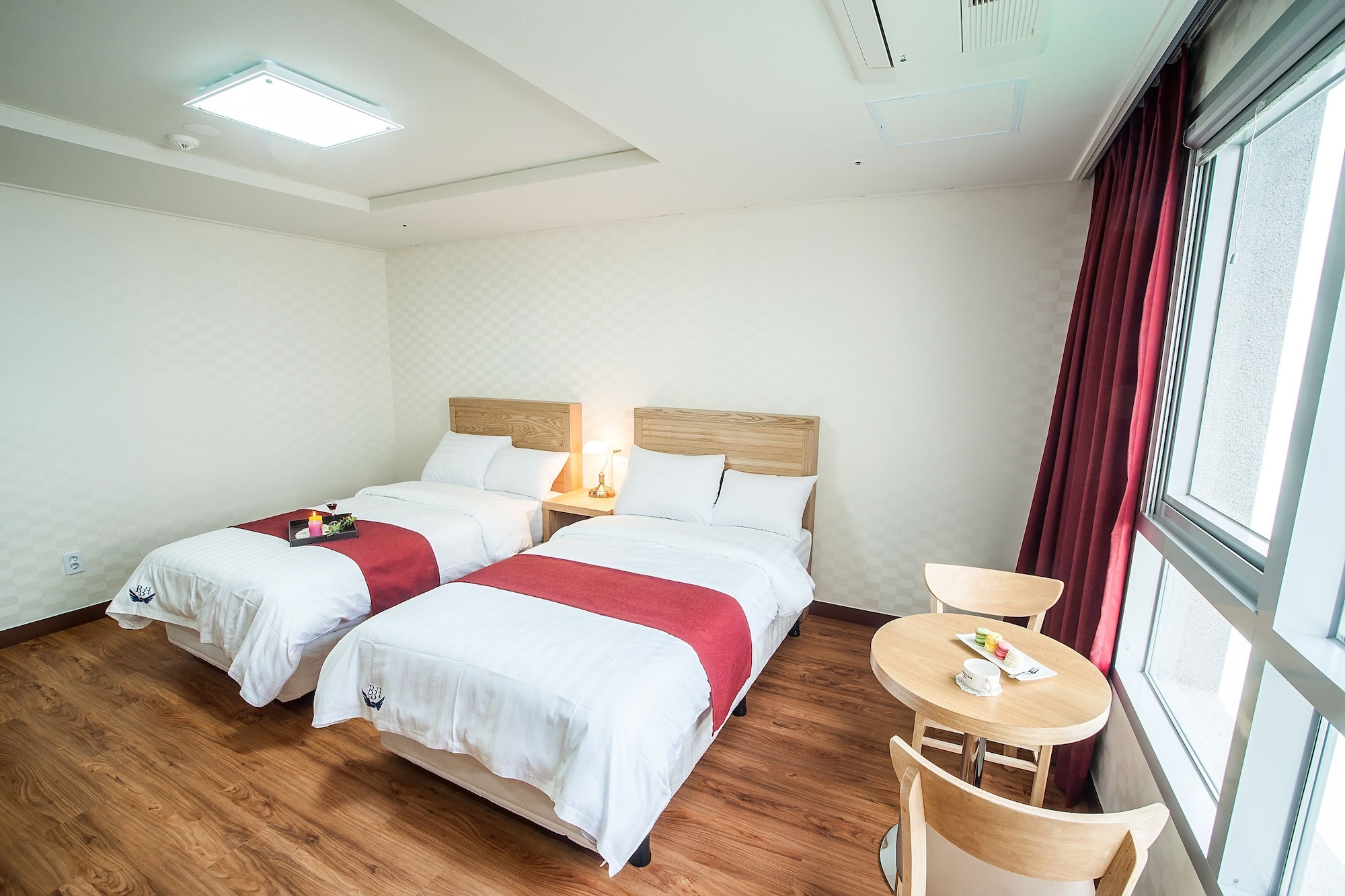 STANDARD, TWIN BEDS, NO VIEW