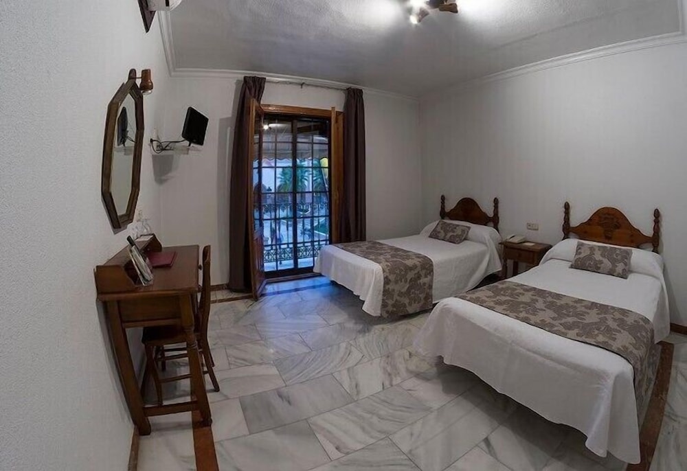 غرفة بسرير كوين، Hotel La Pinta 2/4