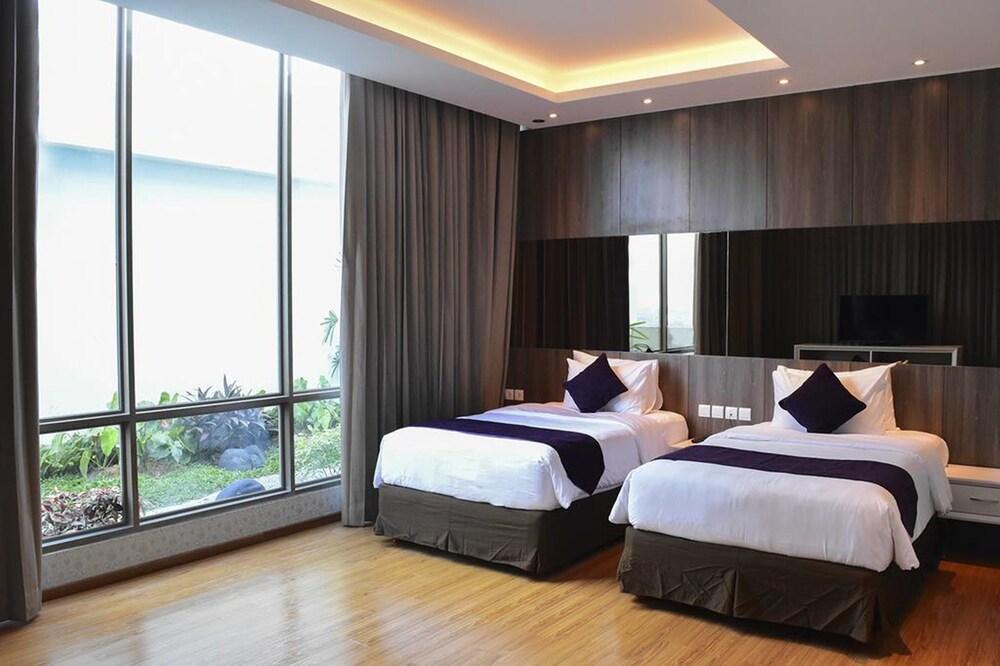 PLATINUM, SUITE