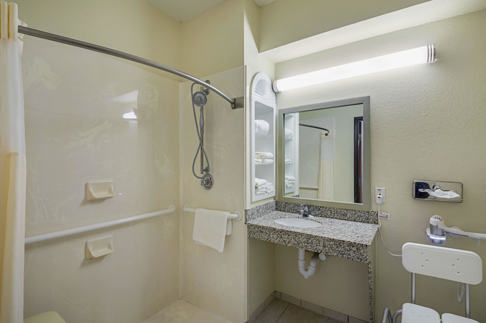 Quality Inn & Suites Lampasas 22/51