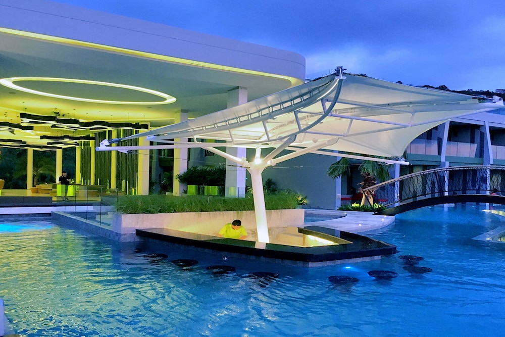Crest Resort and Pool Villas 6/50