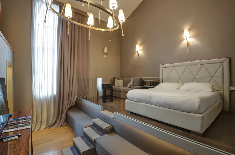 DELUXE, SUITE