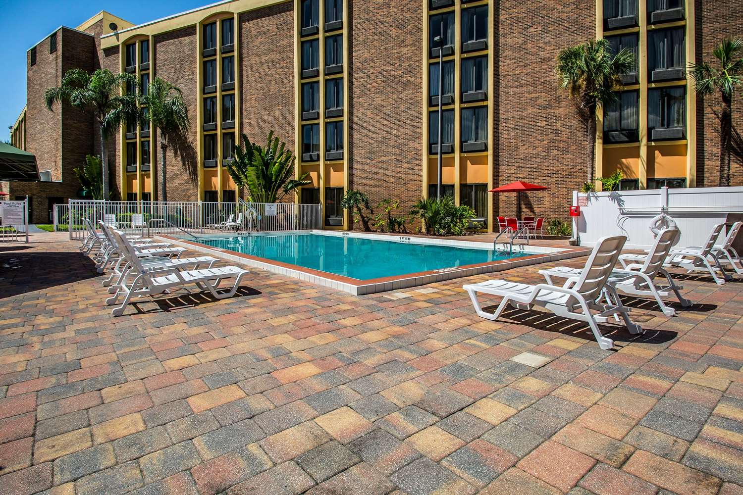 Adventure Hotel by the Parks 18/19