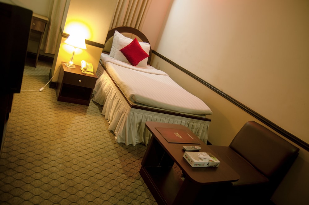 HOTEL 71 28/71