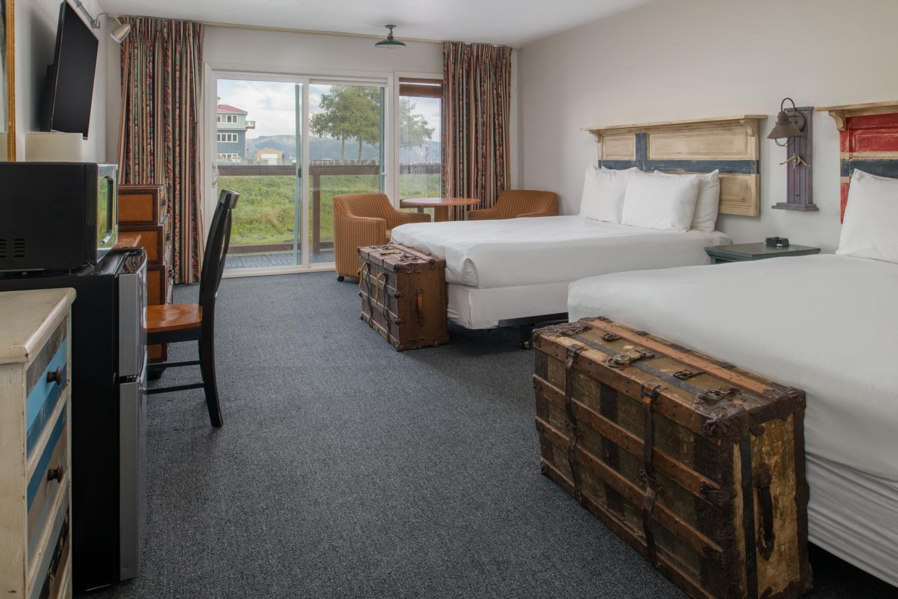 Theme, Premium, 2 Queen Beds, Marina View, Balcony