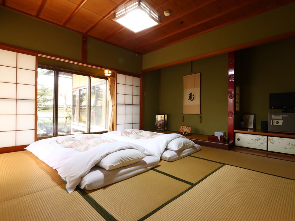 Karasawa Inn 22/63