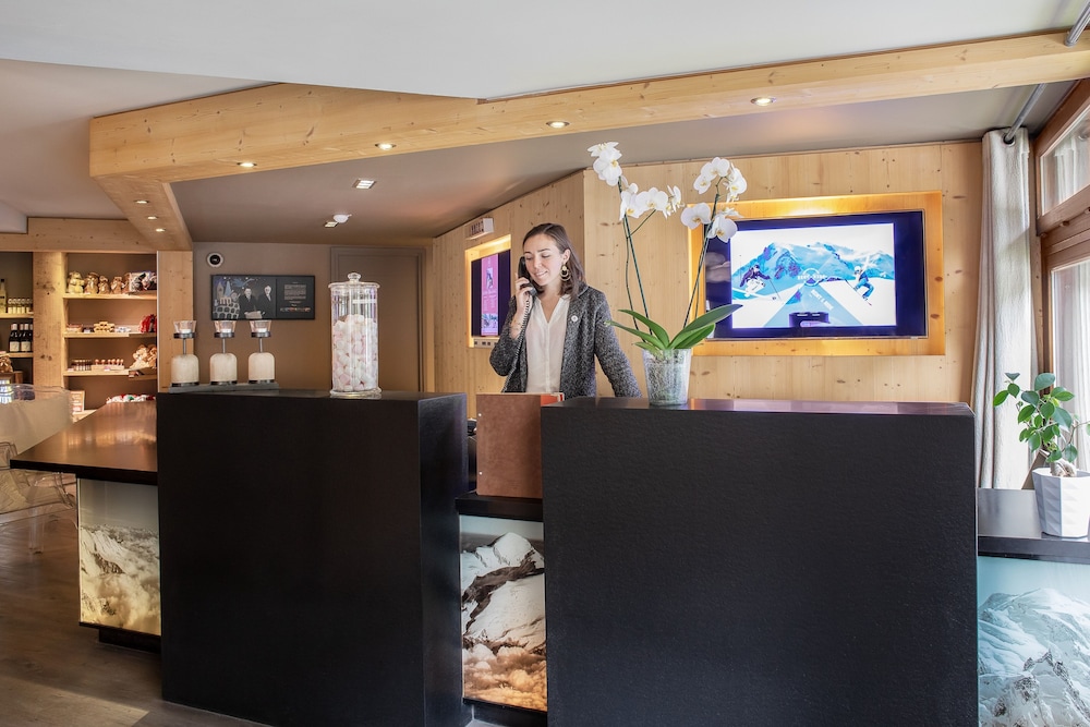 Lykke Hotel 11/84