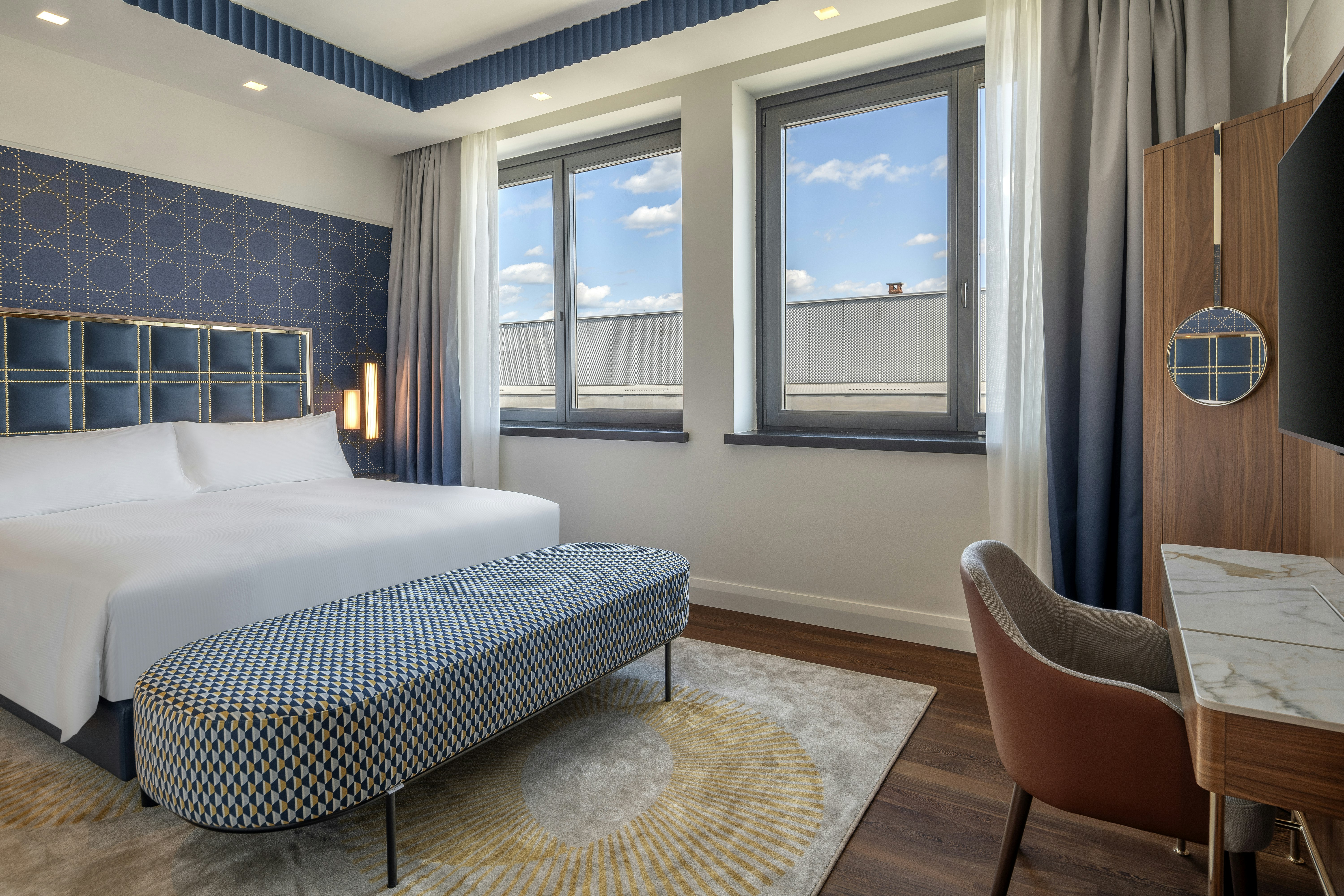 1 BEDROOM, EXECUTIVE, SUITE, KING BED
