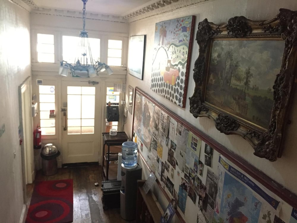 Embassie Backpackers Liverpool 27/41
