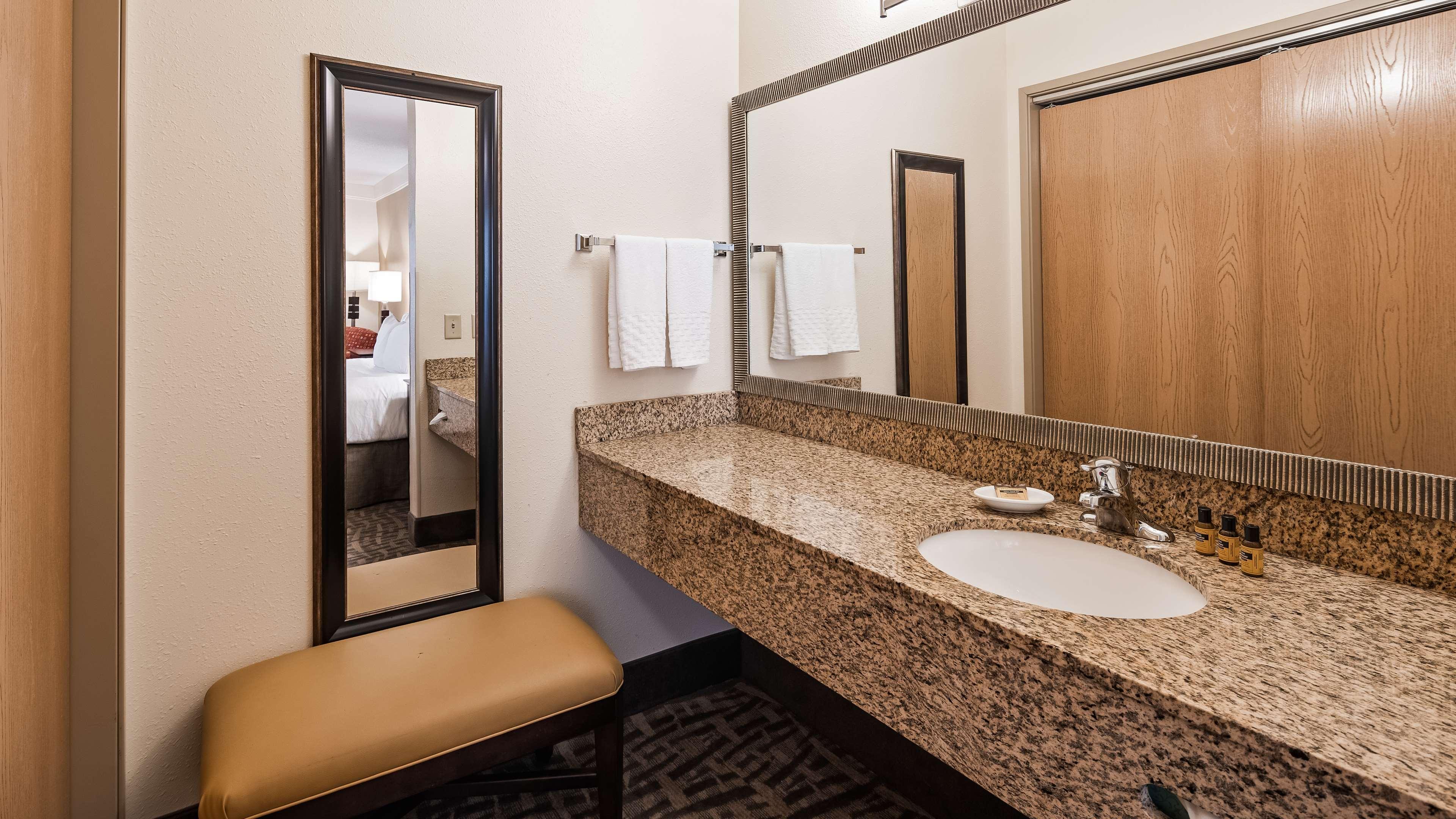 غرفة بسرير كوين لذوي الإعاقة، Best Western Plus Peoria 4/6