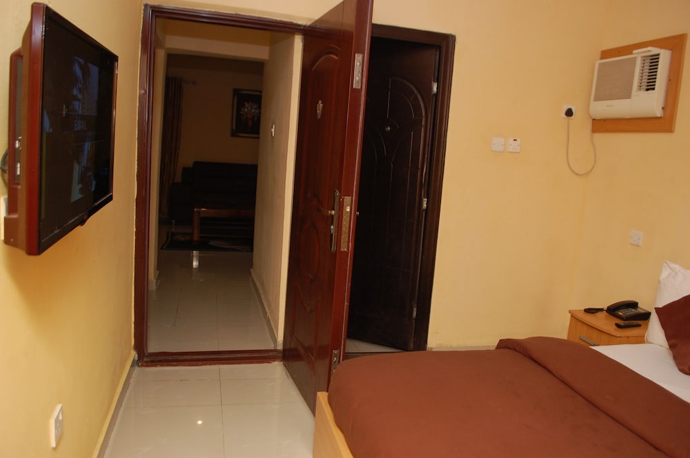 De Lawrence Court Suites 13/41