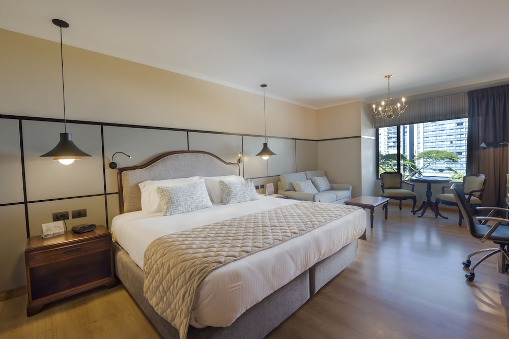 SUPERIOR, QUEEN BED