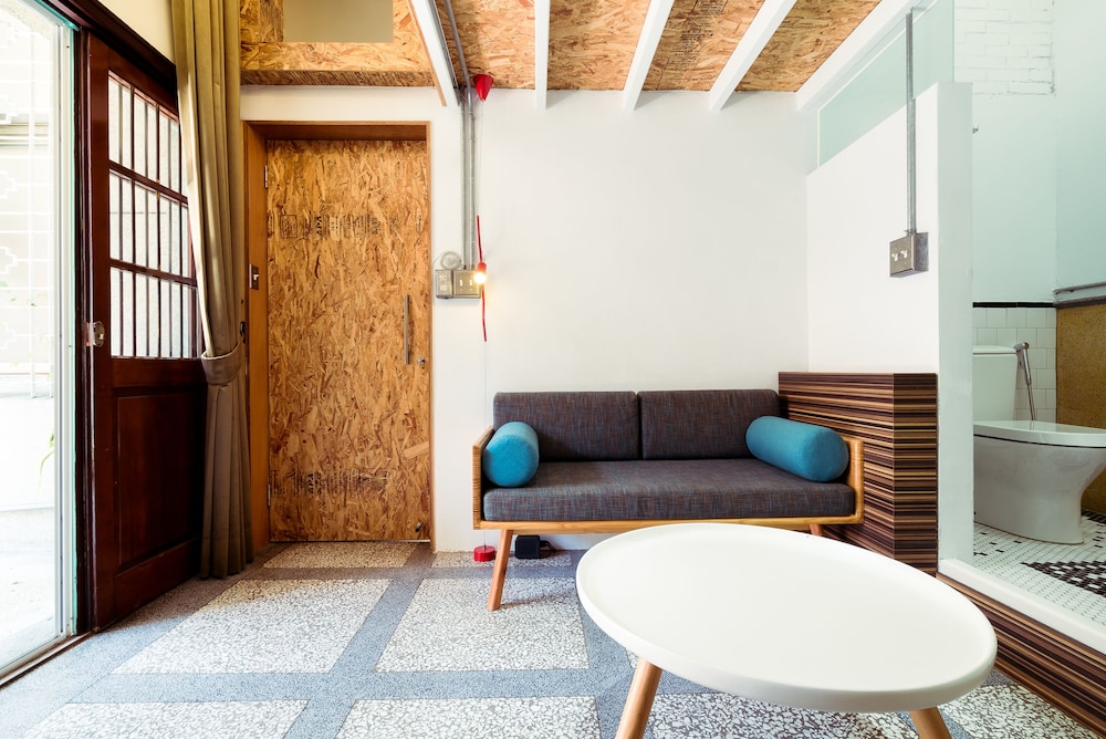 With inn Hostel 31/50