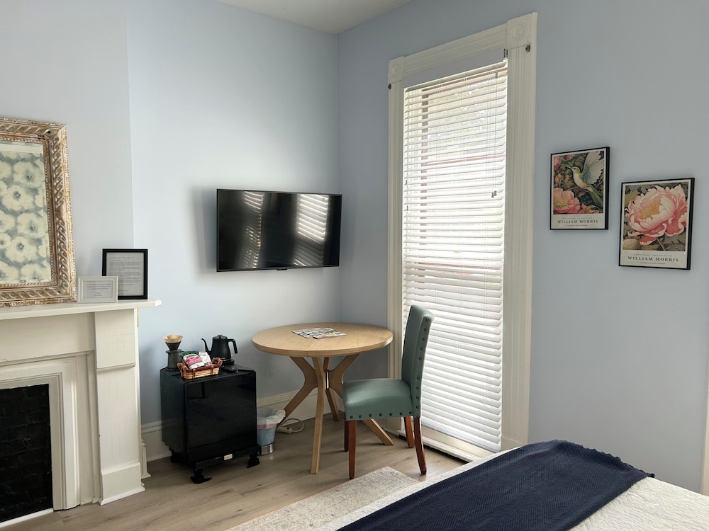 50 Lincoln Short North Bed and Breakfast 56/71