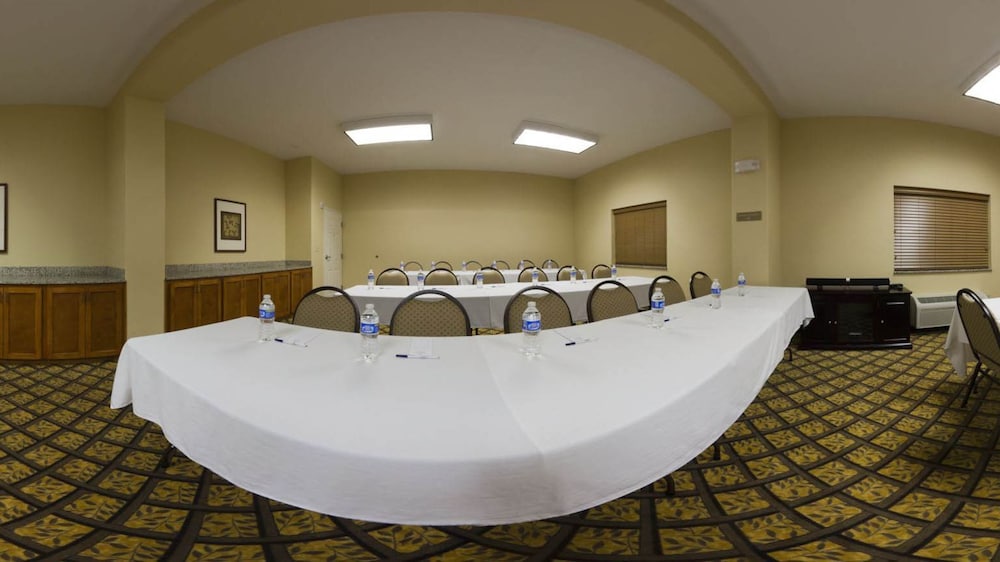 CANDLEWOOD SUITES BAYTOWN 44/58