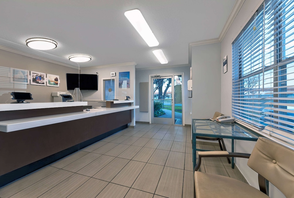 Lobby at Studio6 North Richland Hills, TX - Fort Worth, NORTH RICHLAND HILLS - TX
