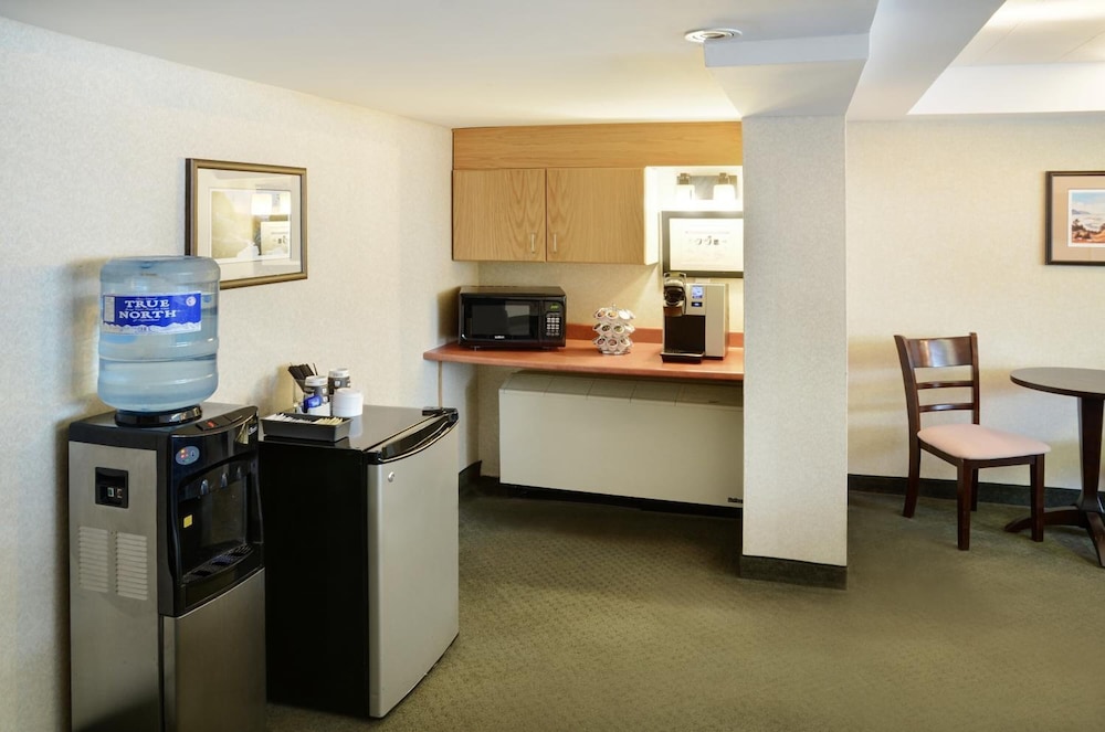 Greenwood Inn & Suites 29/37