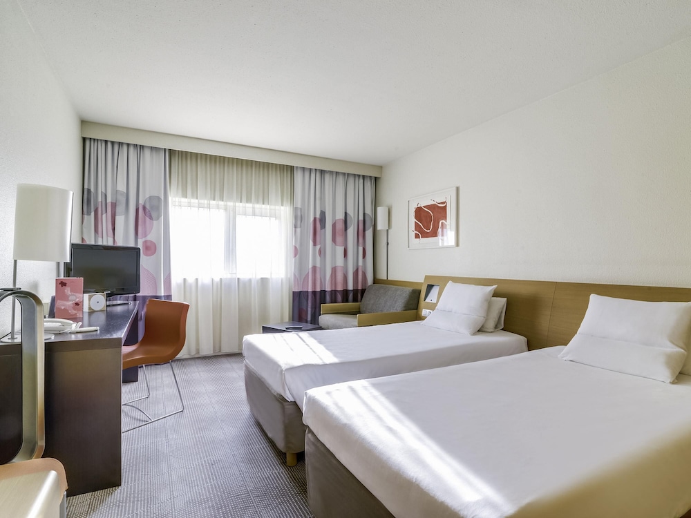Classic, Twin Beds, Sofa, Novotel Paris Orly Rungis 4/10