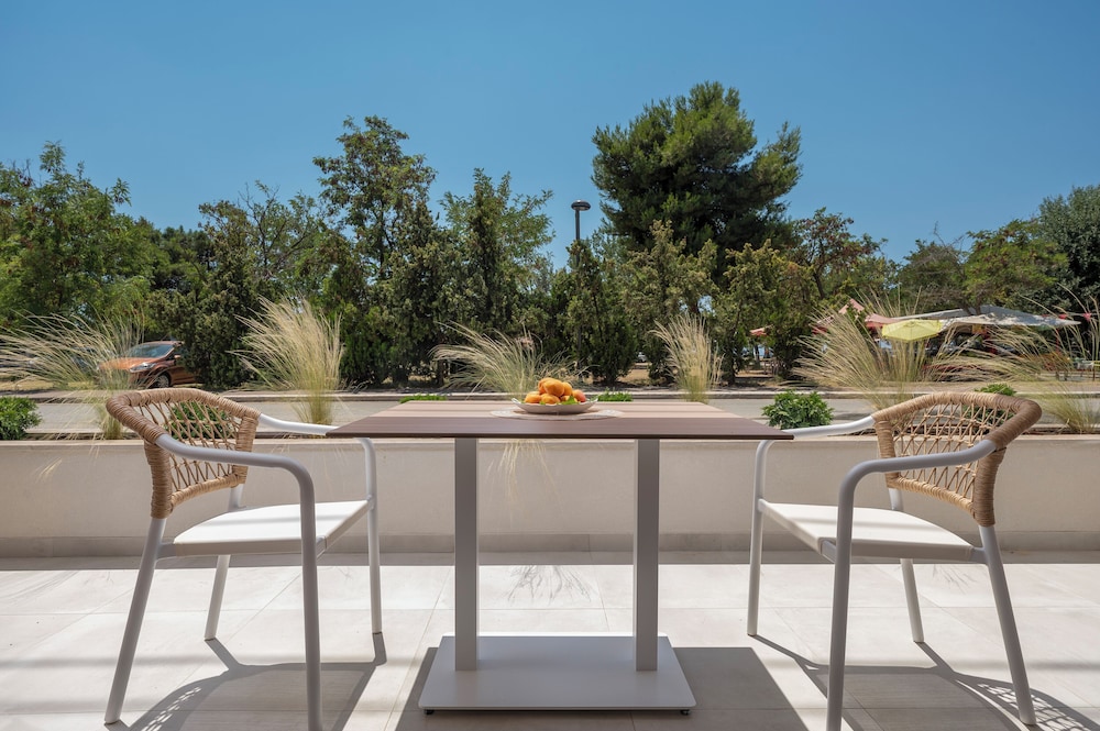 Sandy Seaside Suites 56/66