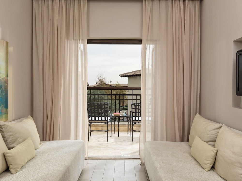 Aphrodite Hills Hotel 29/47