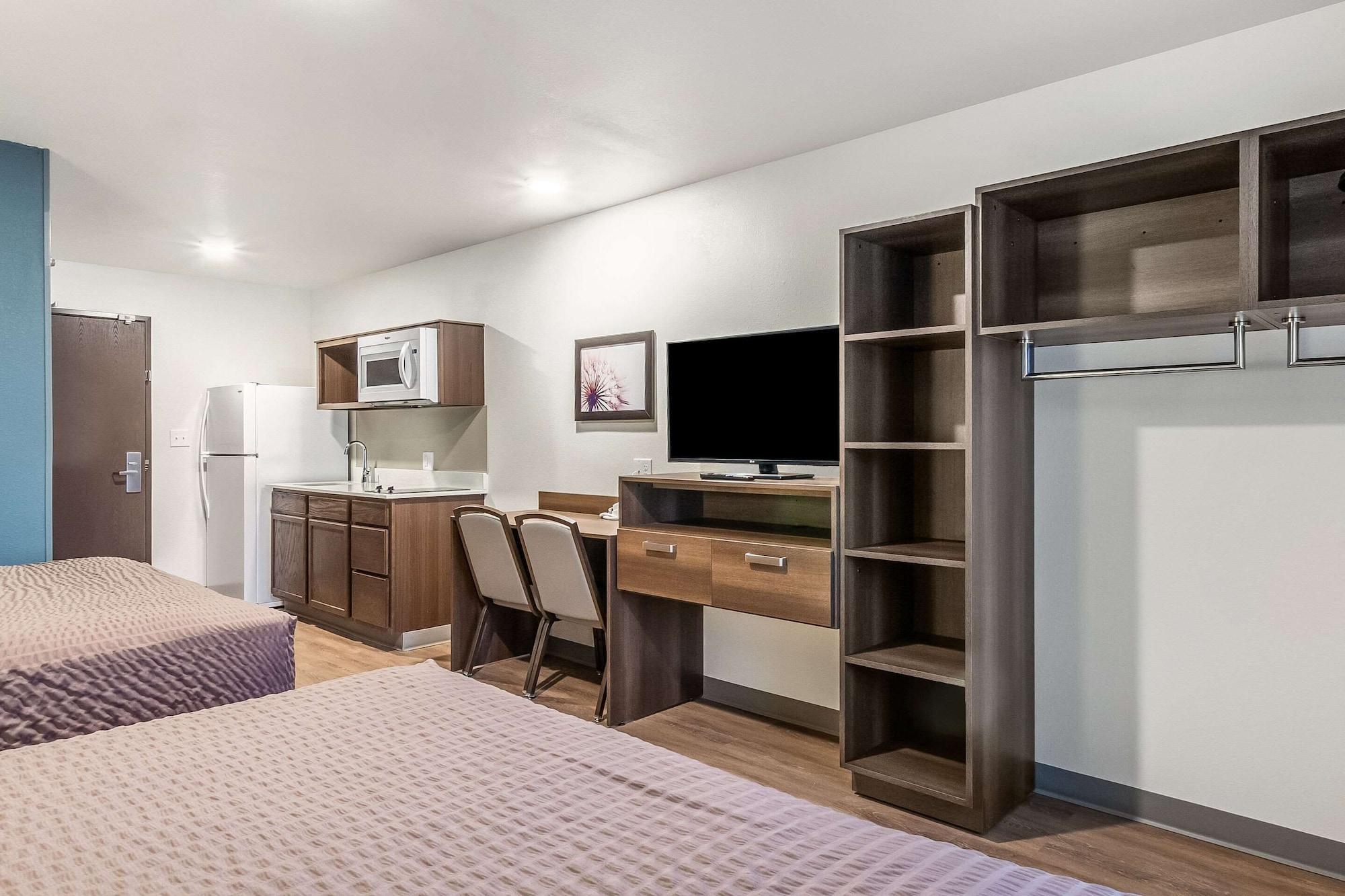 WoodSpring Suites Indianapolis Airport South 24/38