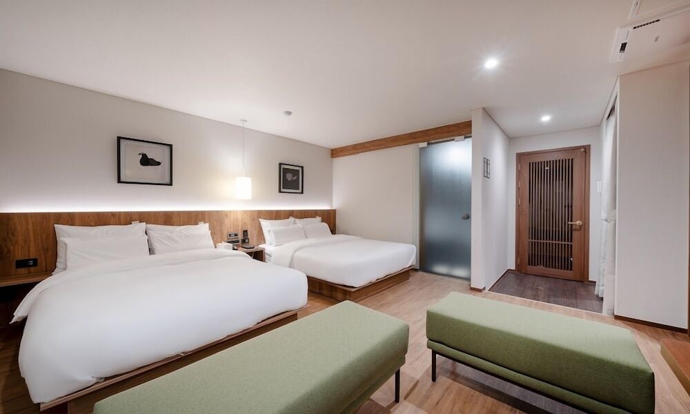 Signature, Cinema, 2 Queen Beds