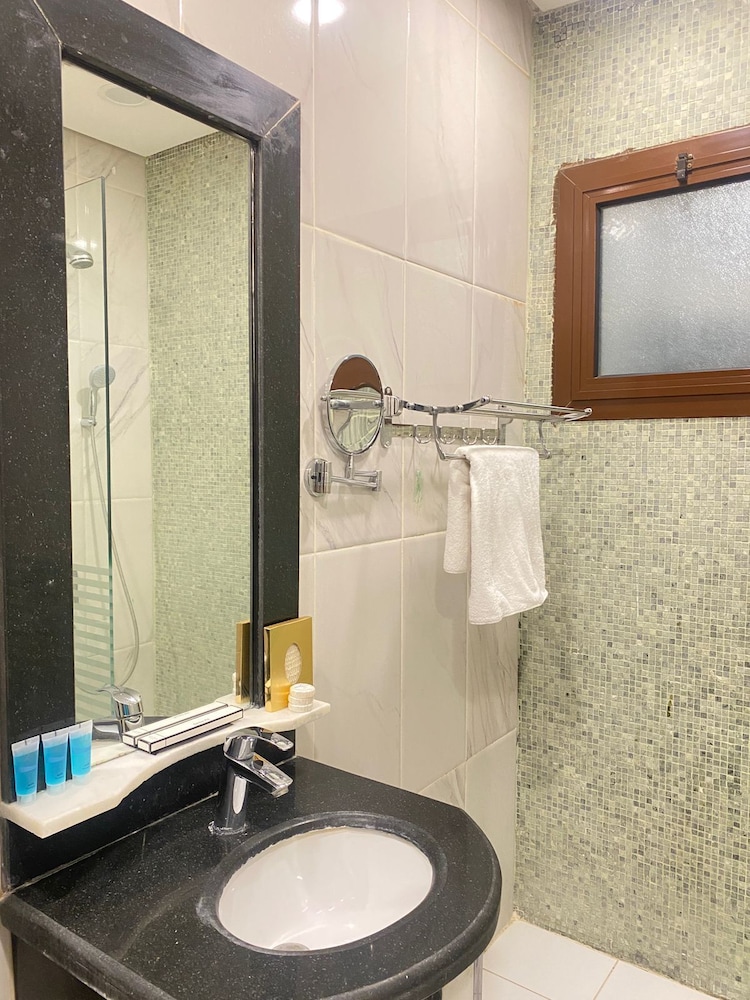 Rose Park Hotel 30/31