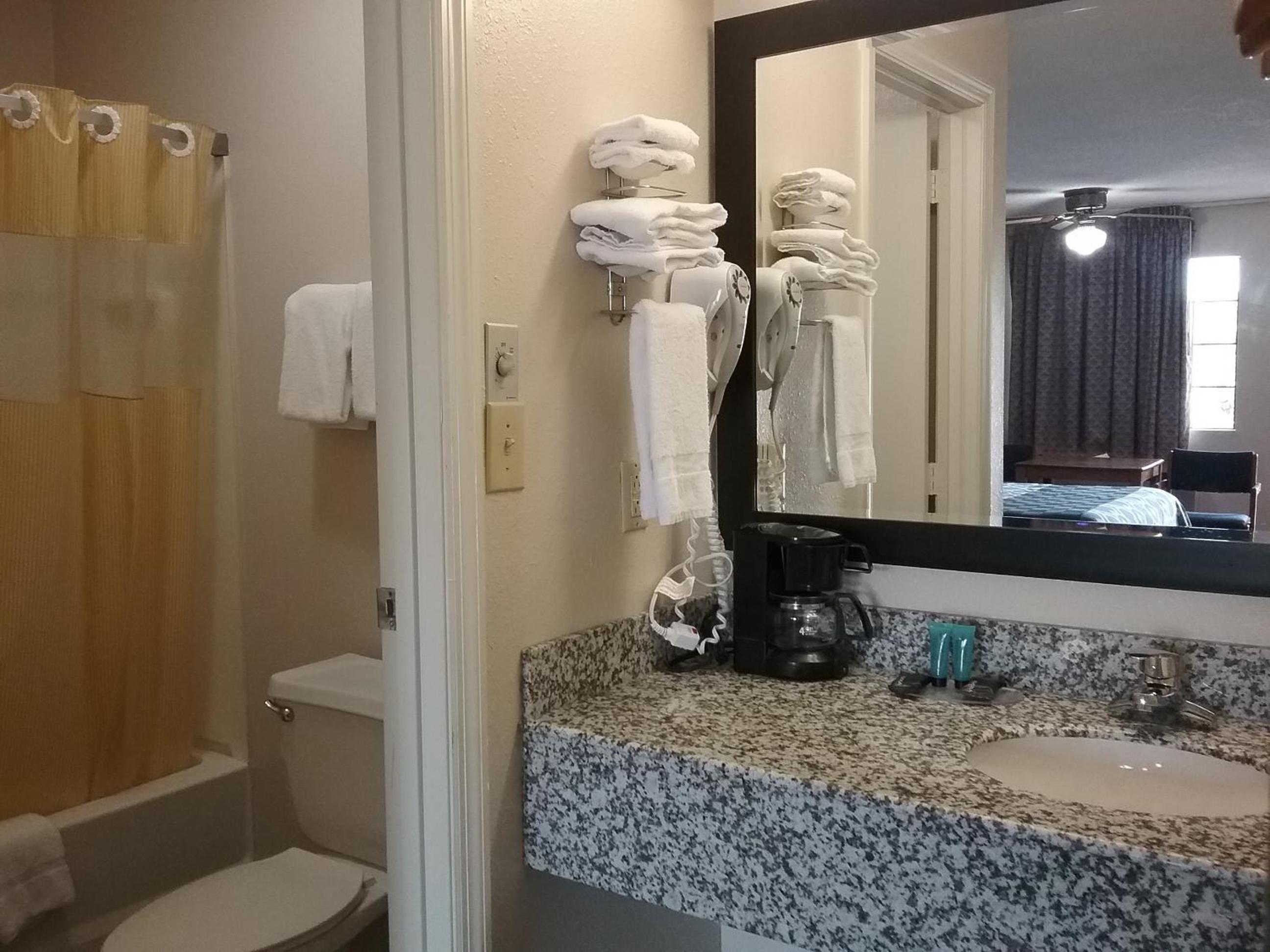 Americas Best Value Inn Blue Ridge 23/23