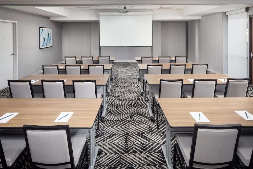 Hyatt Place Dublin/Pleasanton 64/77