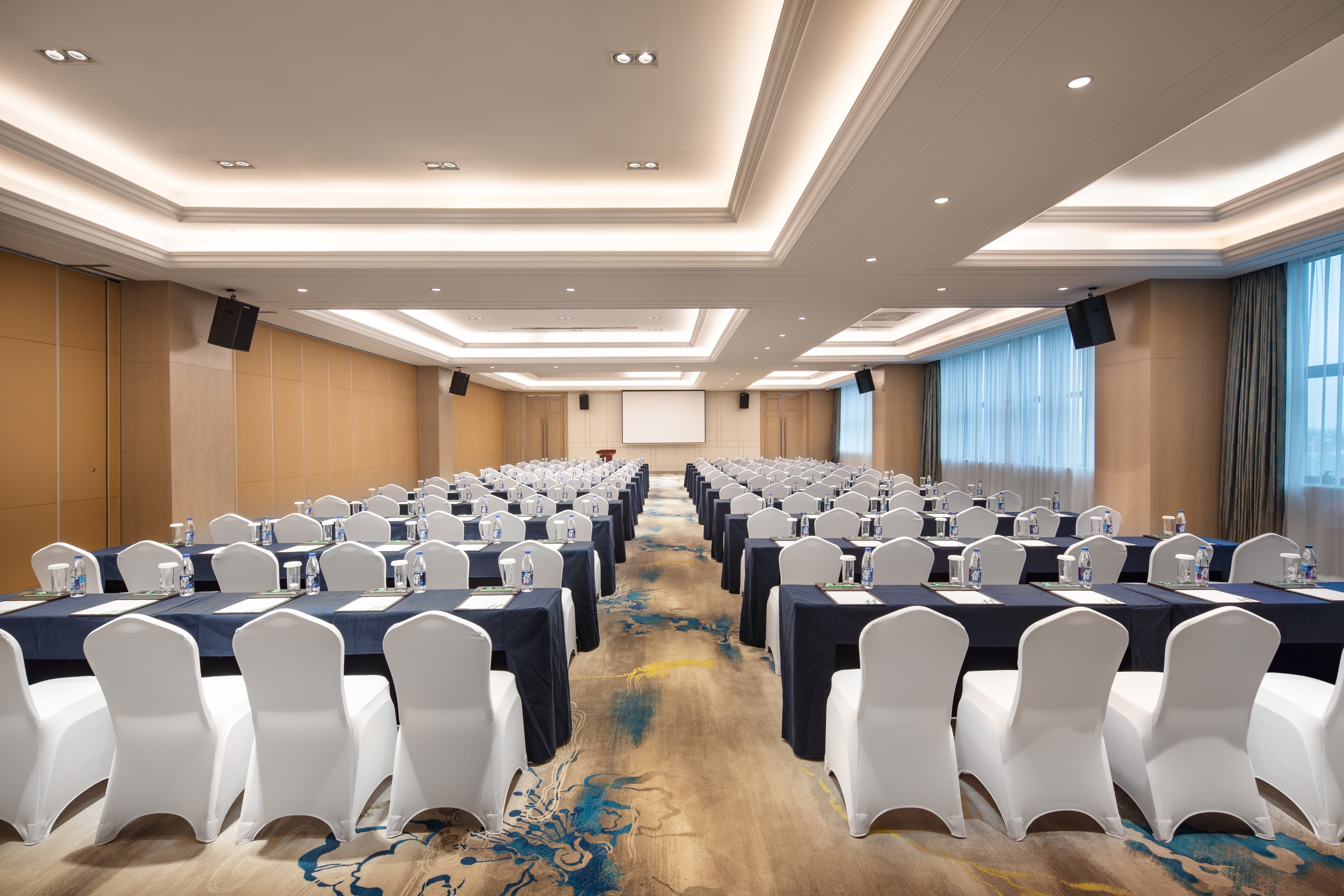 Holiday Inn Jiashan 40/50