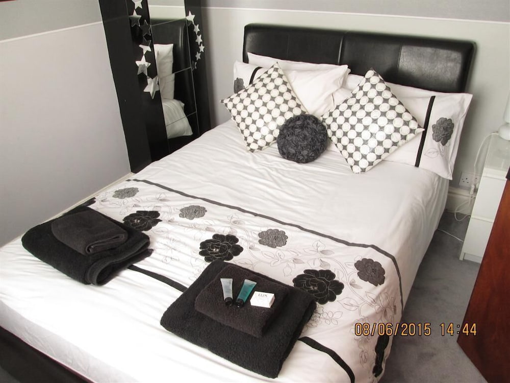 The Garnett Hotel photo3