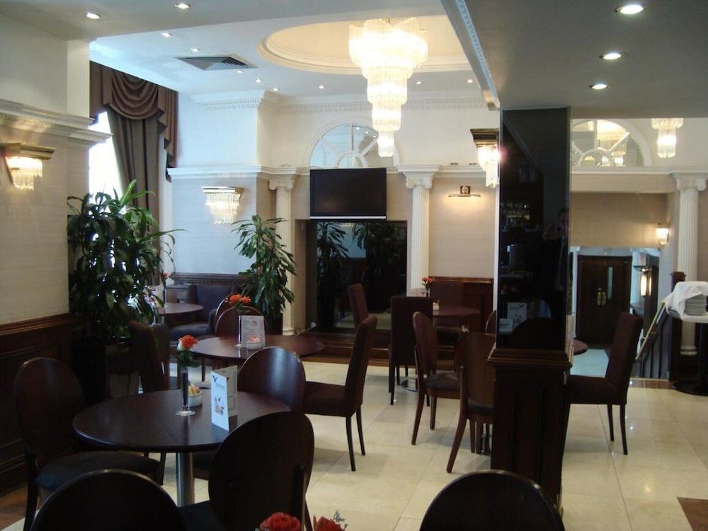 Royal Eagle Hotel 48/66