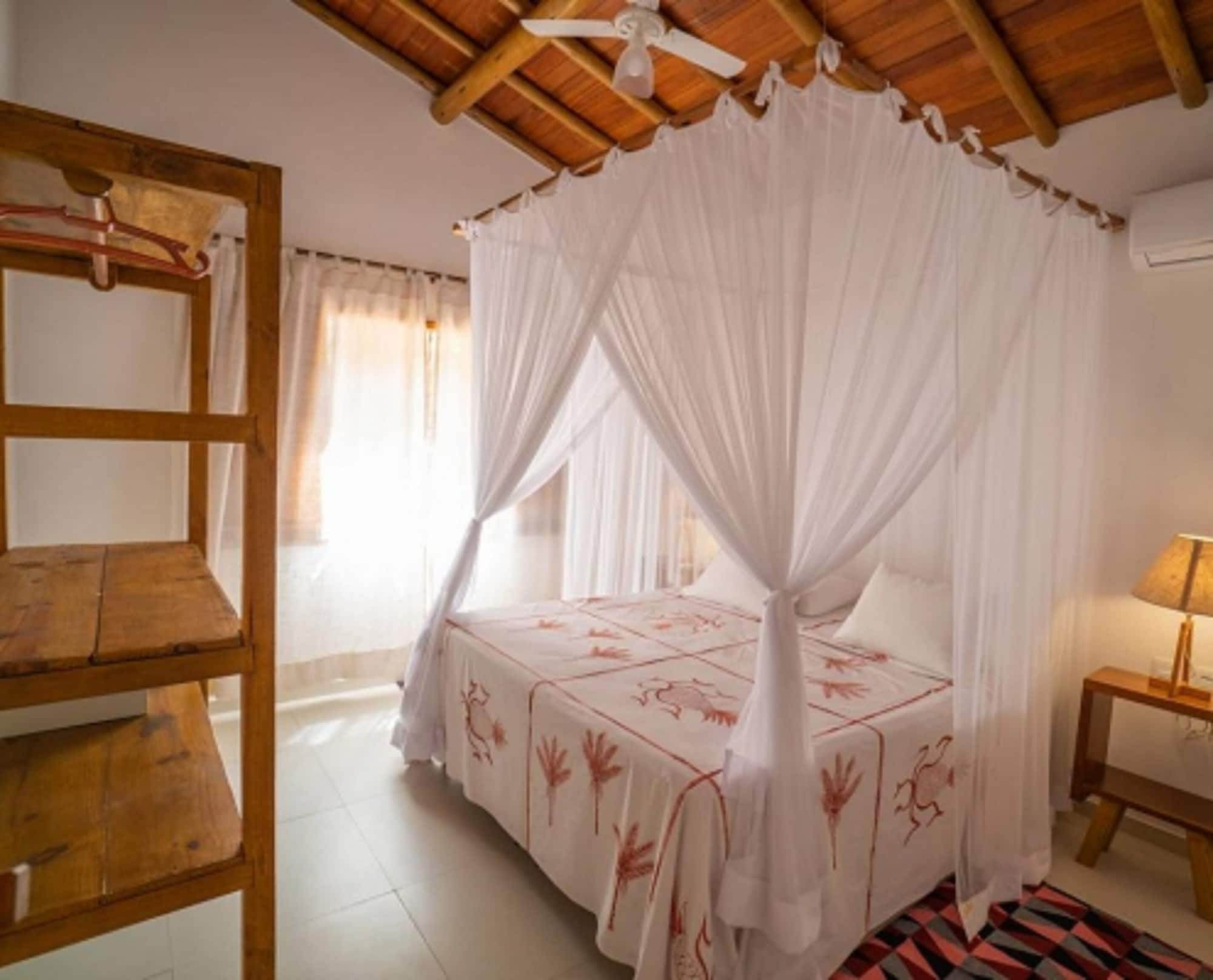 Chalet, 2 Double and Twin Beds, Queen Bed، Pousada Do Bosque 2/4