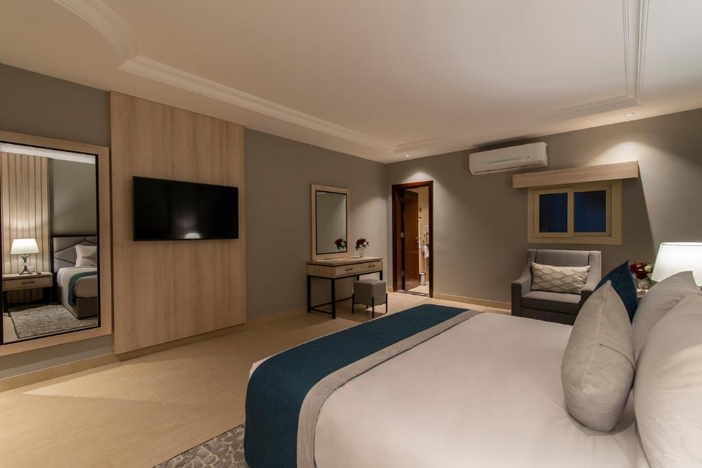 SUPERIOR, KING BED
