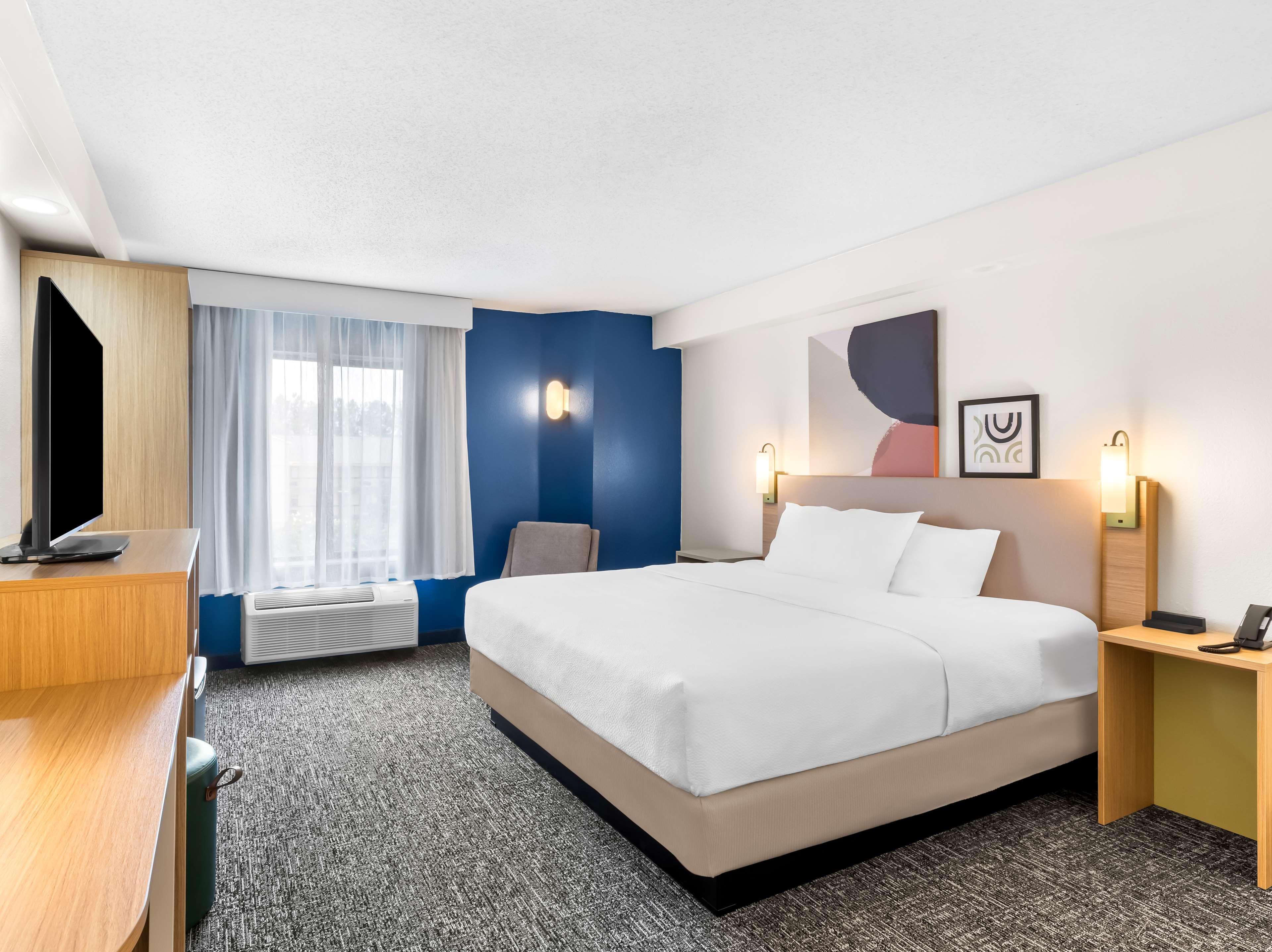ROOM, KING BED