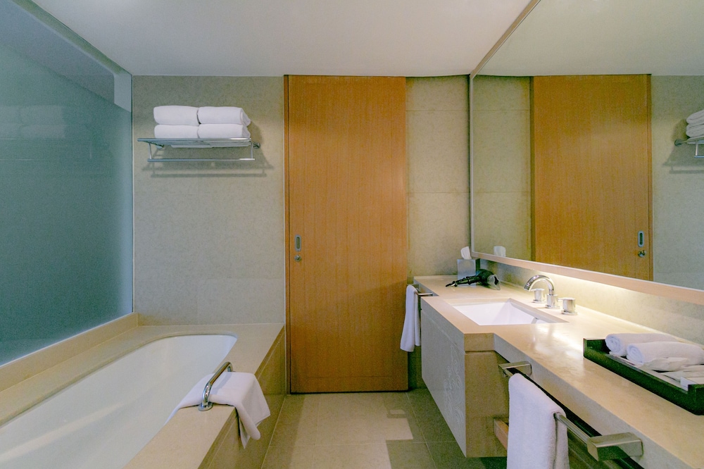 جناح بسرير كينج بإطلالة على الحديقة مع أريكة، HOLIDAY INN RESORT BARUNA BALI 7/10